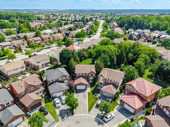 3rd image of 8 Paramount Pl