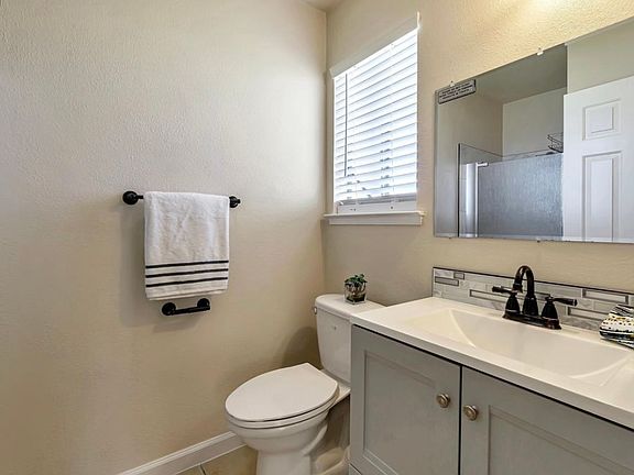 3rd image of 1730 Kingsly Dr #A