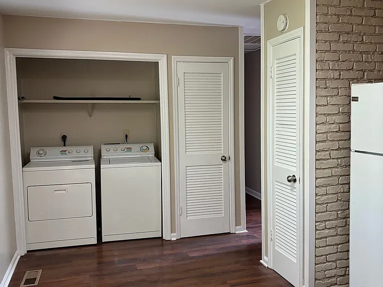 108 Woodglen Ct — Photo 7