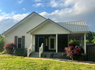 205 Park Ln, Hollow Rock, TN 38342