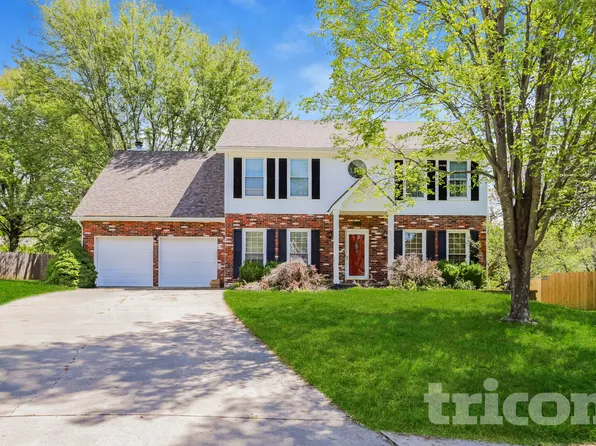 9719 N Kenwood Ct, Kansas City, MO 64155