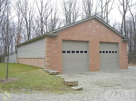 Detached Garage