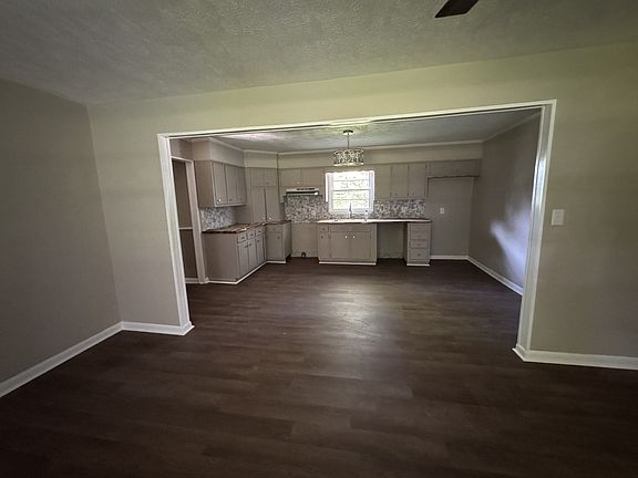 3rd image of 2385 Midway Rd