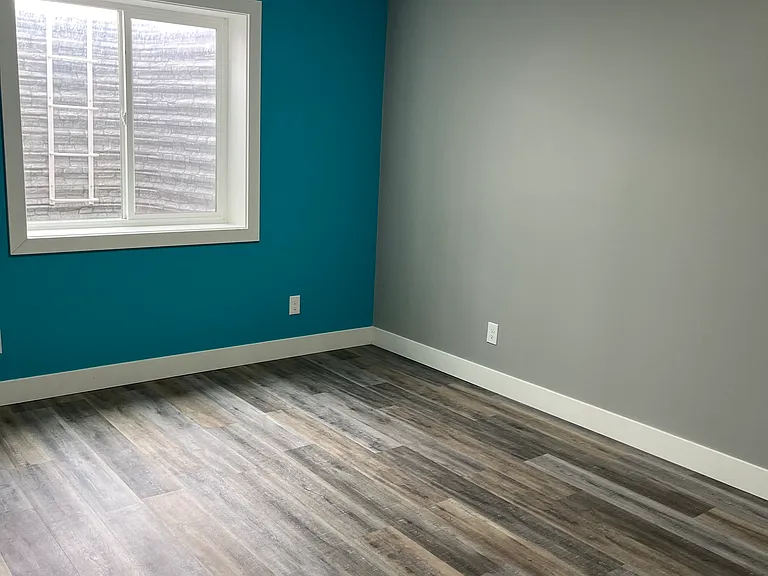 685 W Roxbury St — Photo 16