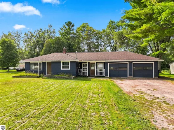 3221 Four Mile Rd N, Traverse City, MI 49686