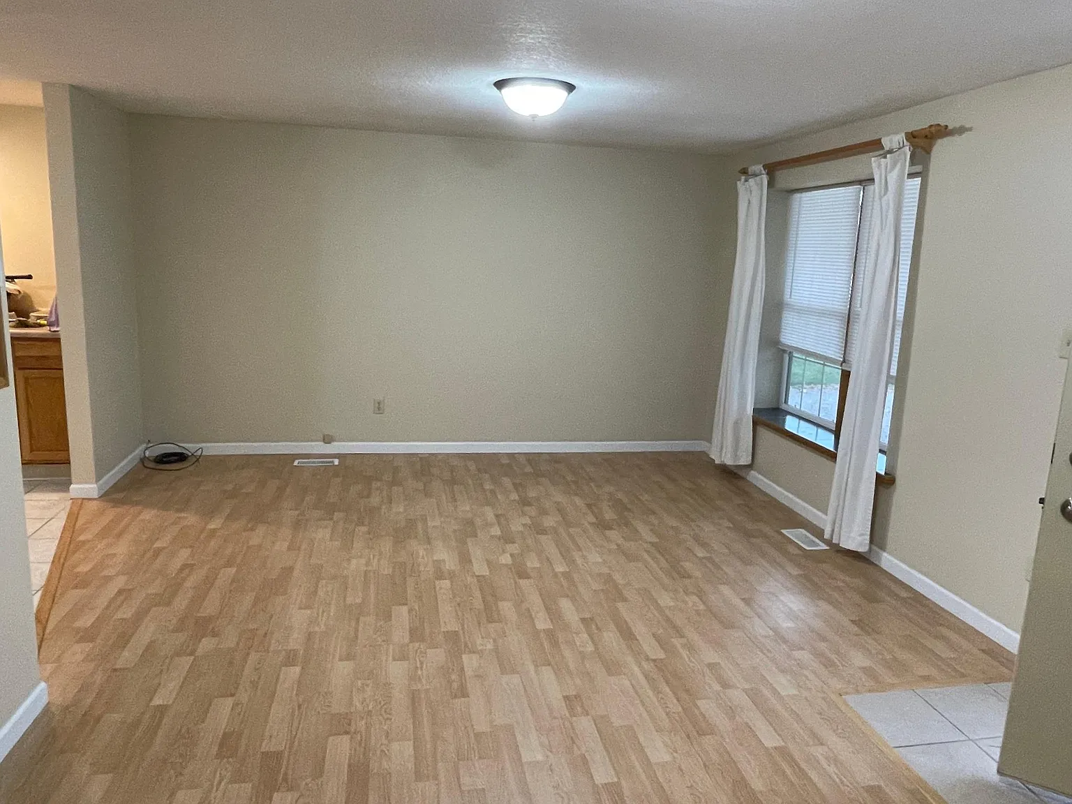 2 bed, $900 — Photo 2
