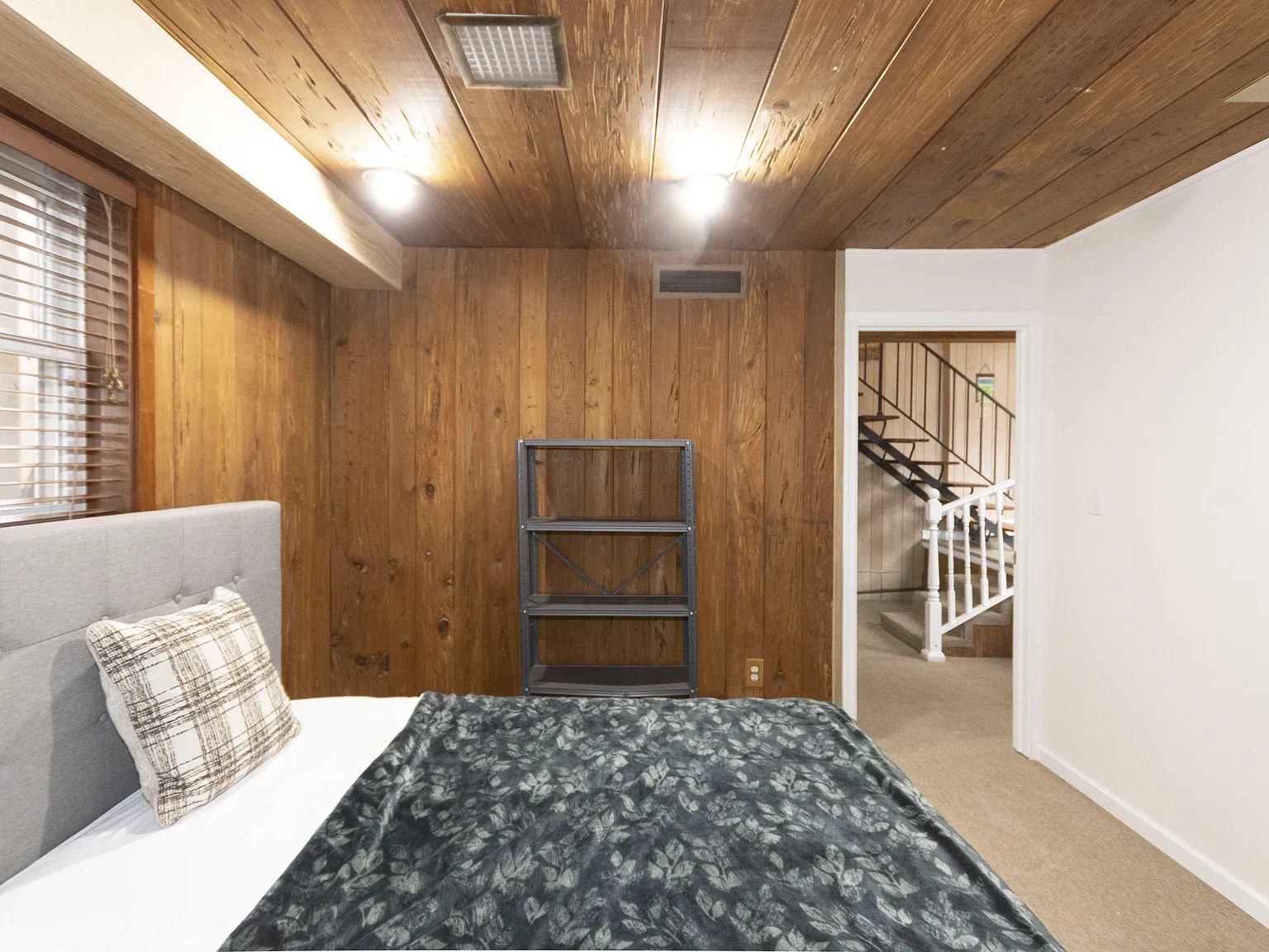 4 bed, 2.0 bath, 2070 sqft, $1,139 — Photo 4