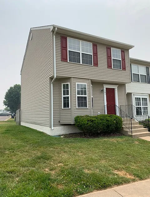 3 bed, 1920 sqft, $2,350 — Photo 1