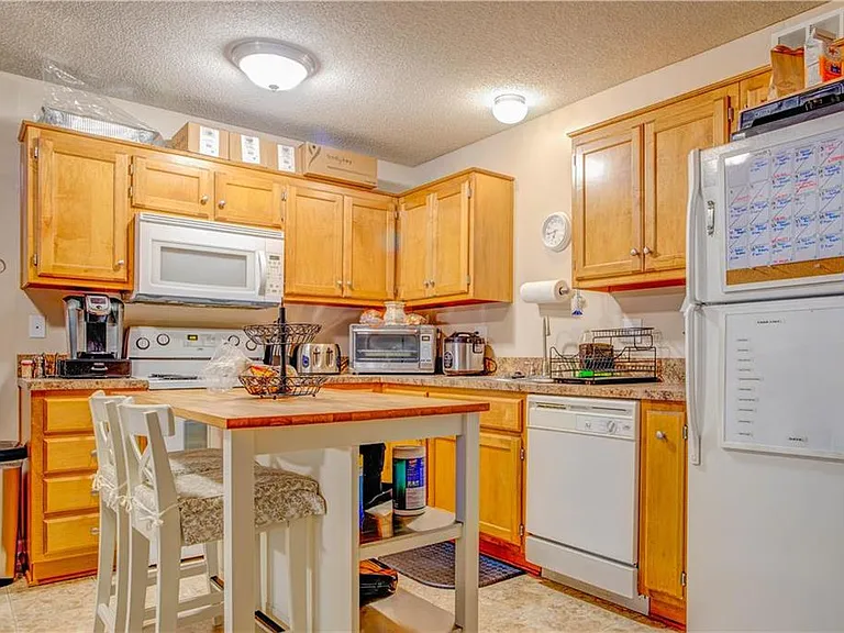 425 Hawthorne Blvd #1 — Photo 4