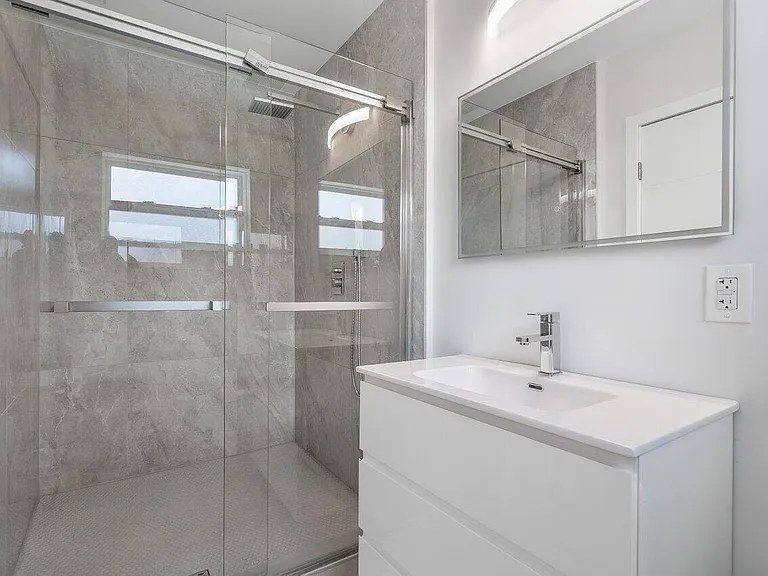 46 SW 9th Ave — Photo 23