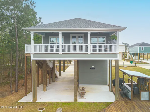 4062 Blue Jay St, Bay Saint Louis, MS 39520