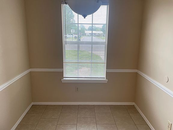 3rd image of 810 S 38th St