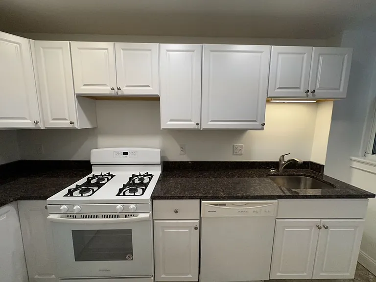 New King Edward Apartments — Photo 206