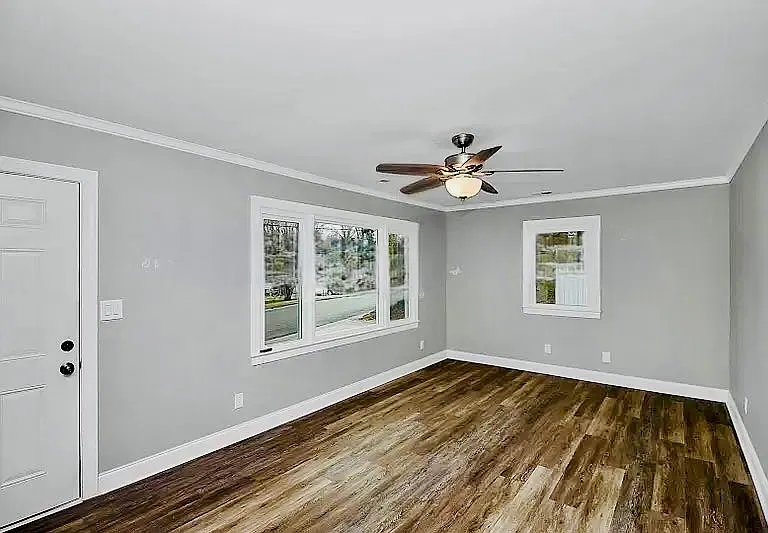 608 Westwood Cir — Photo 2