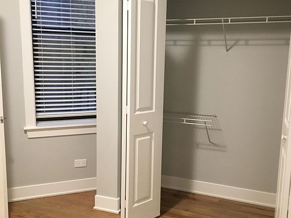 4th image of 358 W Dickens Ave #2W