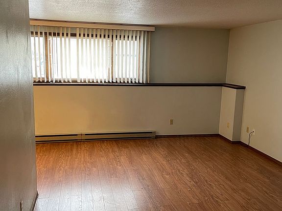 3rd image of 411 11th Ave W #4