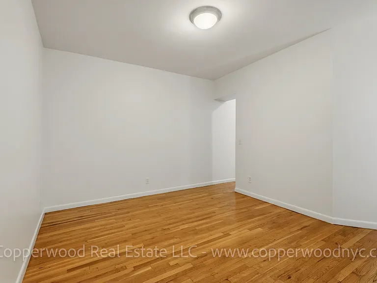 402 E 78th St #15 — Photo 2