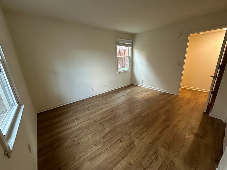 2905 Burch Ave #8 — Photo 37