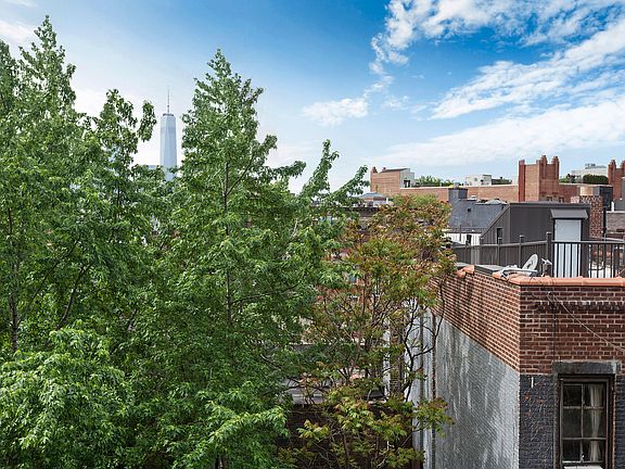 5th image of 222 W 14th St APT 6G