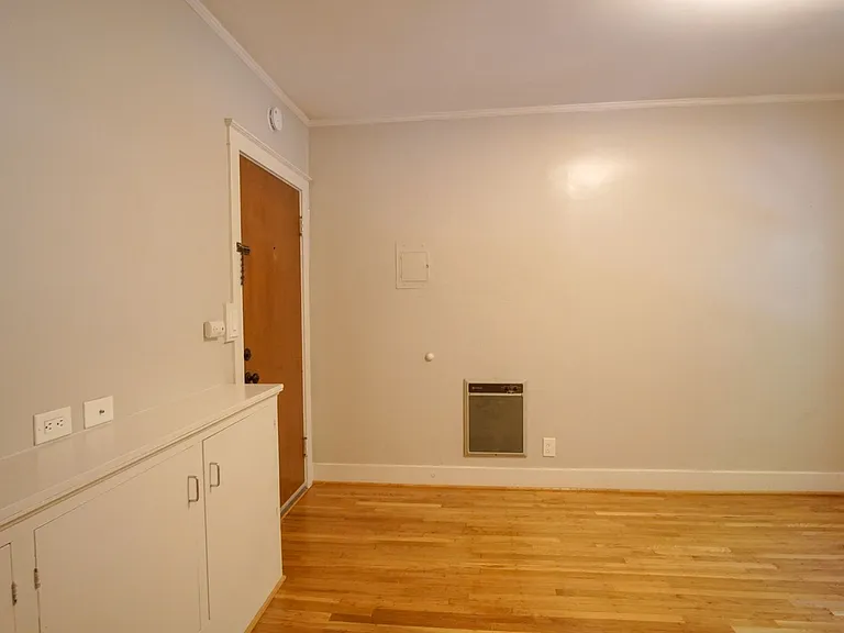 2728 SE Main St #9 — Photo 4