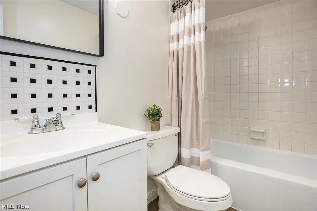 1 bed, 1.5 bath, 980 sqft, $1,400 — Photo 3
