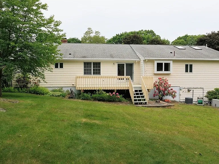 16 Westwood Rd — Photo 22