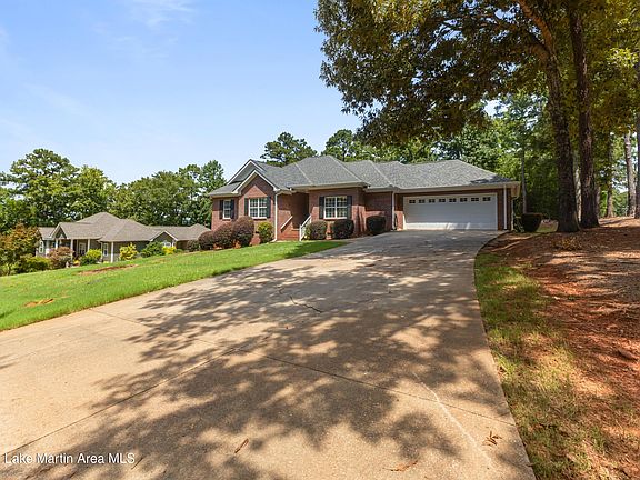 3rd image of 20 Pineview Ln