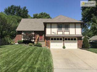 1201 S Clairborne Rd, Olathe, KS 66062