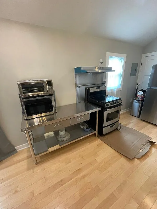 1 bed, 1.0 bath, 4459 sqft, $1,850 — Photo 4