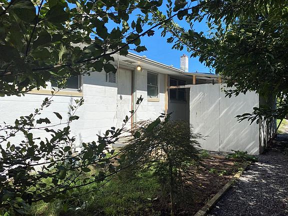 5th image of 132 & 134 Maryville Cir