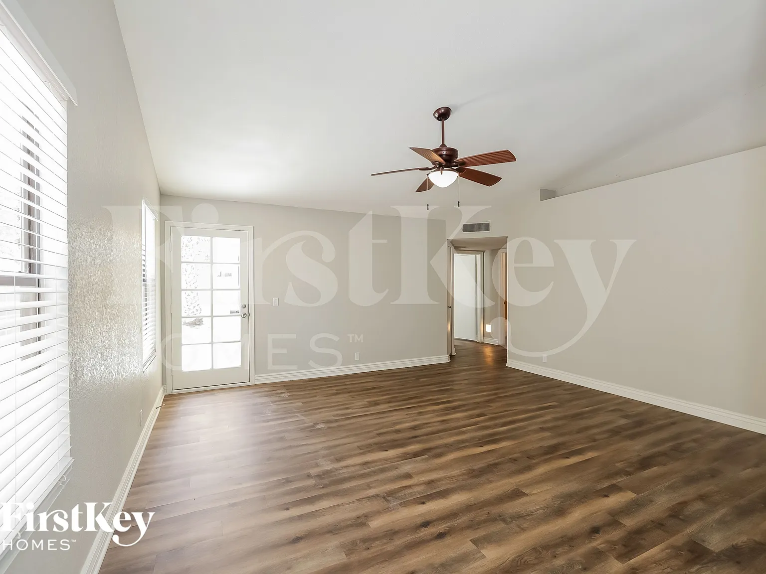 3 bed, 2.0 bath, 1264 sqft, $2,080 — Photo 4