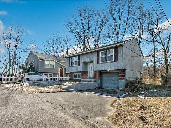 3rd image of 495 Woodlawn Avenue Ext