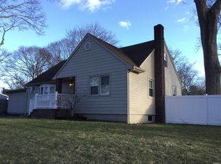 20 Roxbury St, Huntington Station, NY 11746