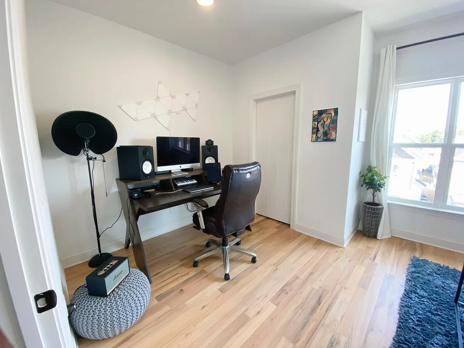 1437 Park Avenue — Photo 2