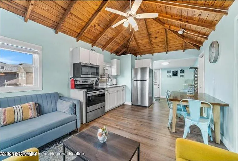 2 bed, $1,985 — Photo 4