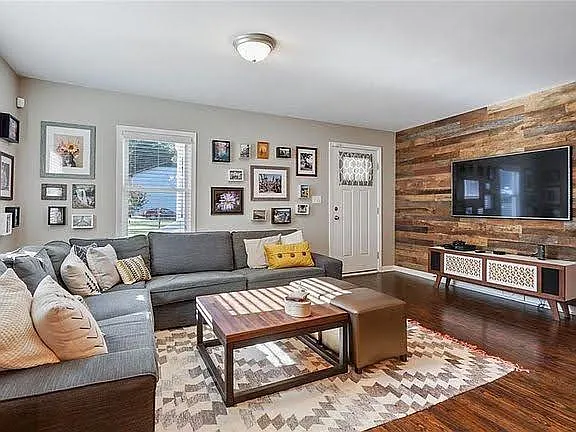 2706 White Oak Dr