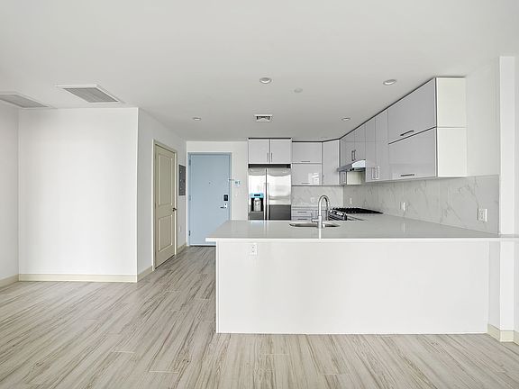 3rd image of 109-09 15th Ave Penthouse S4