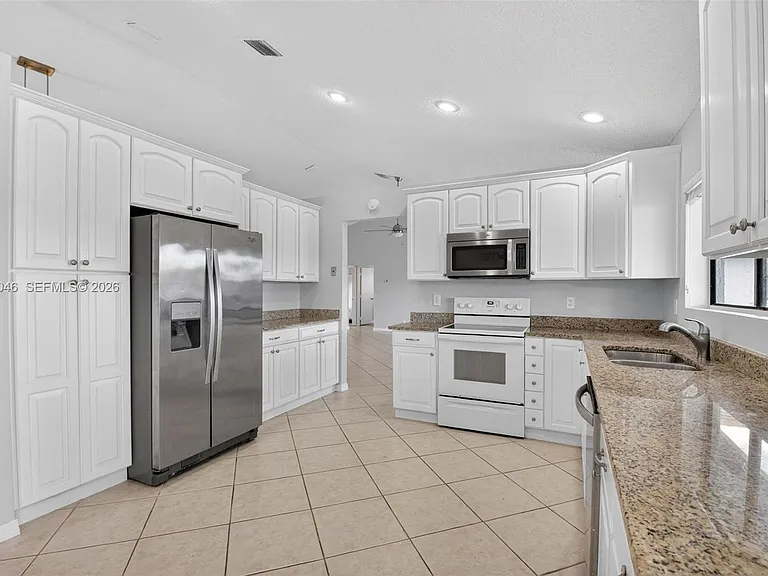 6043 Sunberry Cir — Photo 7