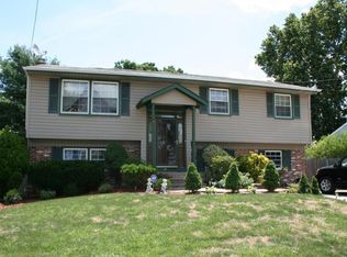 17 Crestwood Dr, Burlington, NJ 08016