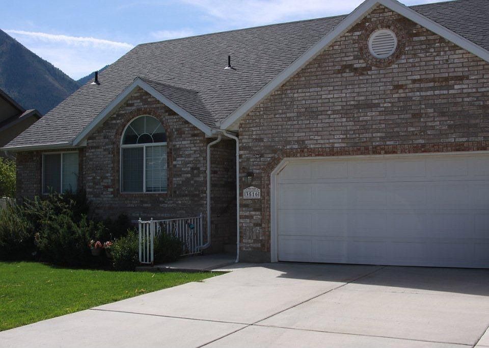 1st image of 3516 E Fairway Ln