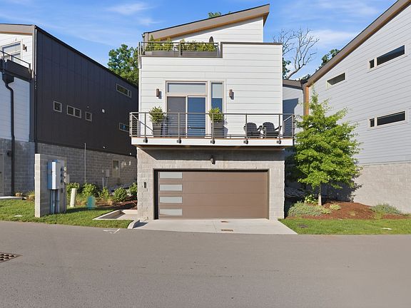 3rd image of 3070 Edwin Cir