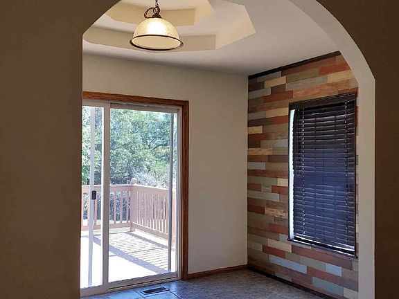 Beautiful arched doorway from the living room to the dining room