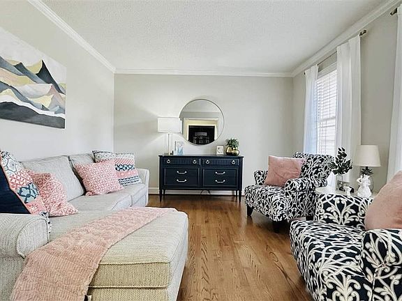 4th image of 3933 Lake Oakdale Dr