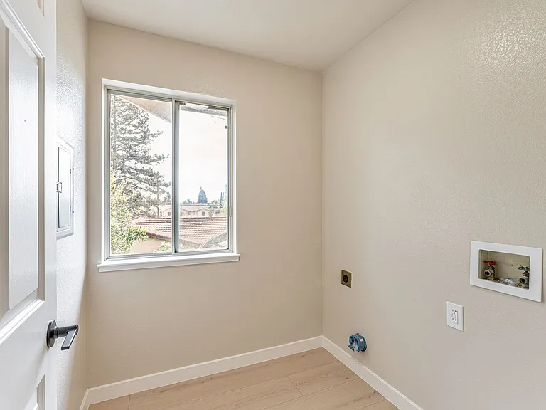 19723 Redwood Rd — Photo 16