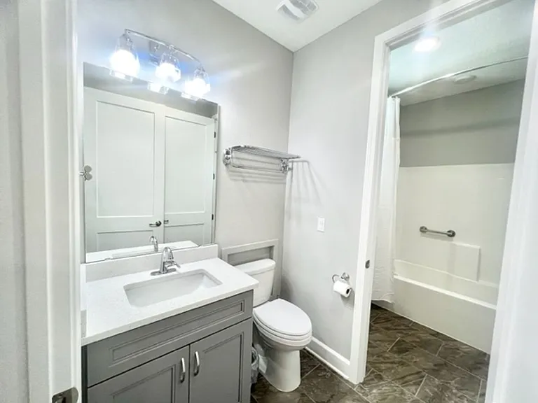 213 Allen St — Photo 20