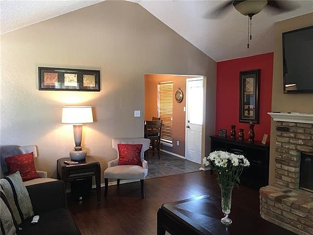 1st image of 810 Ponselle Dr