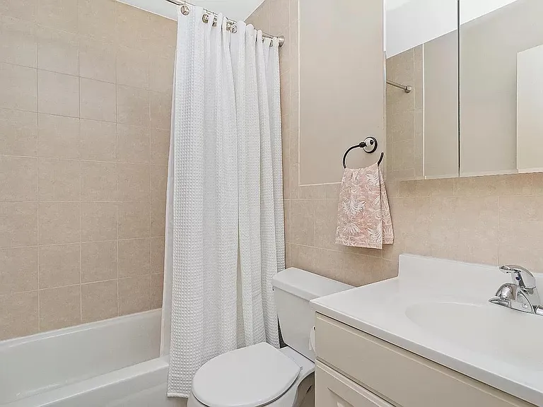 71 E Division St #1005 — Photo 22