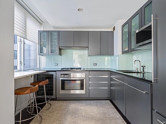 4th image of 60 E 55th St APT 30B