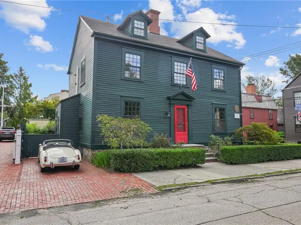 41 Washington St, Newport, RI 02840