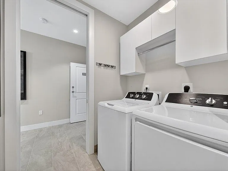 41 SW Seminole St #209 — Photo 13